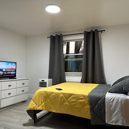 Serene Full Bed With 50 Inch Smart Tv, Netflix, Airplay, Mini-Fridge, And 500 Mbps Wifi Near Fiu, Dolphin Mall, Airport Miami Dış mekan fotoğraf